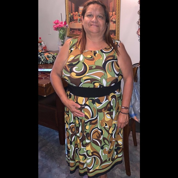 Meet your Posher, Cynthia - Picture 4 of 6